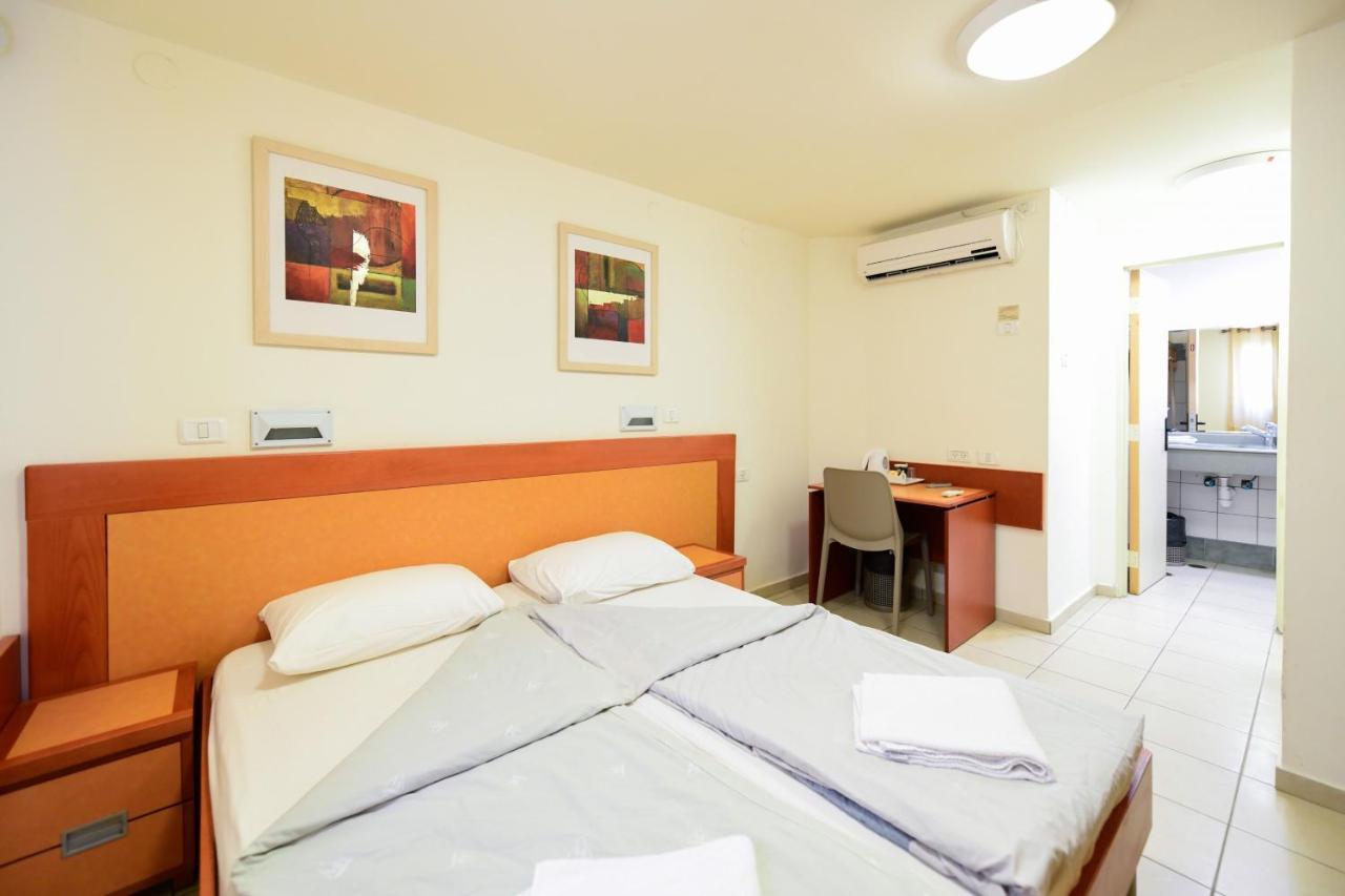 Hi - Arad Hostel Eksteriør billede