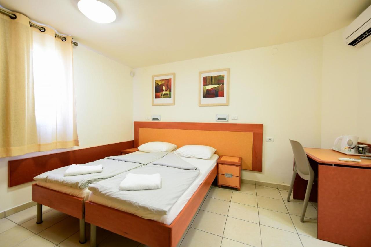 Hi - Arad Hostel Eksteriør billede