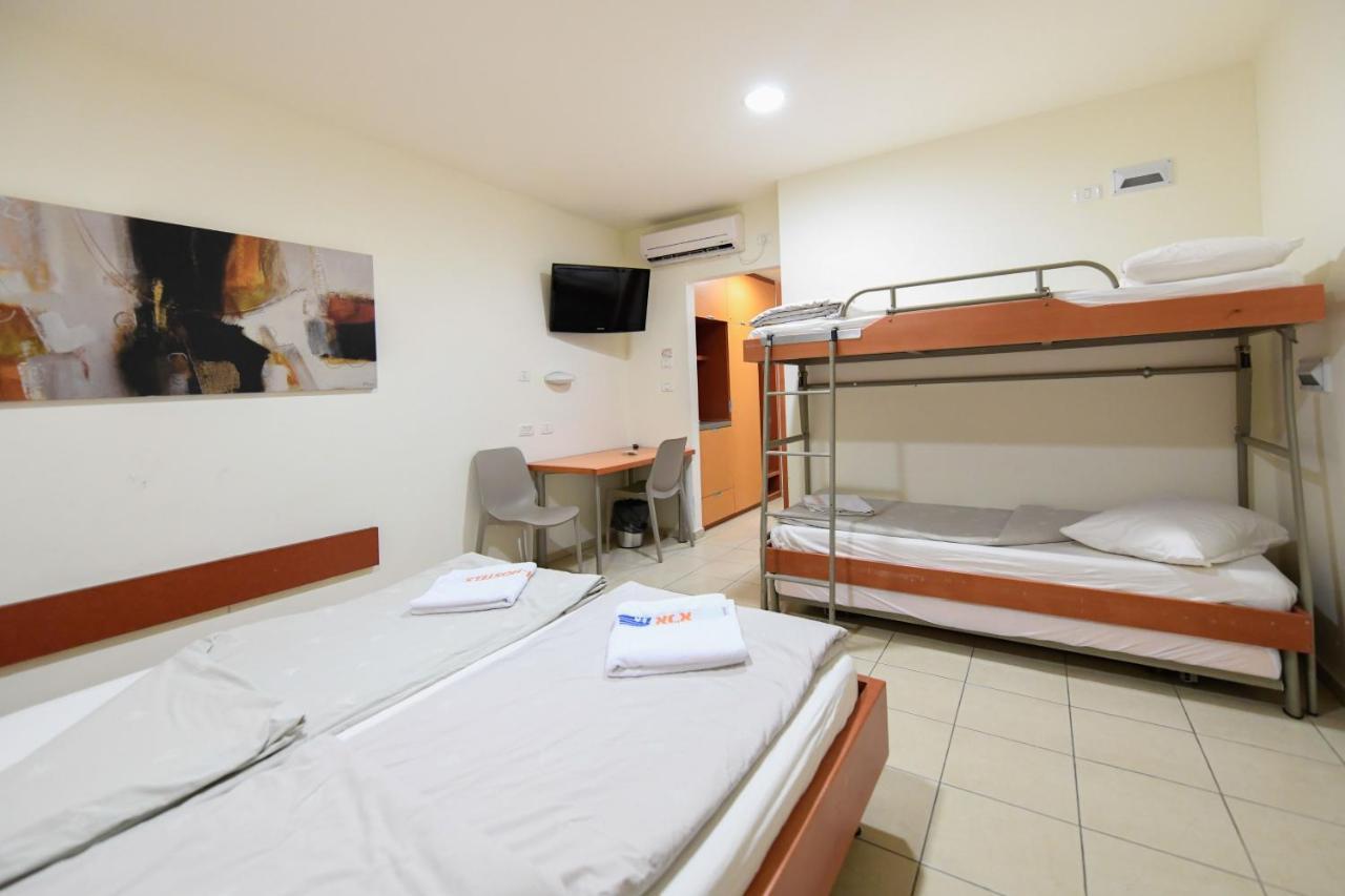 Hi - Arad Hostel Eksteriør billede